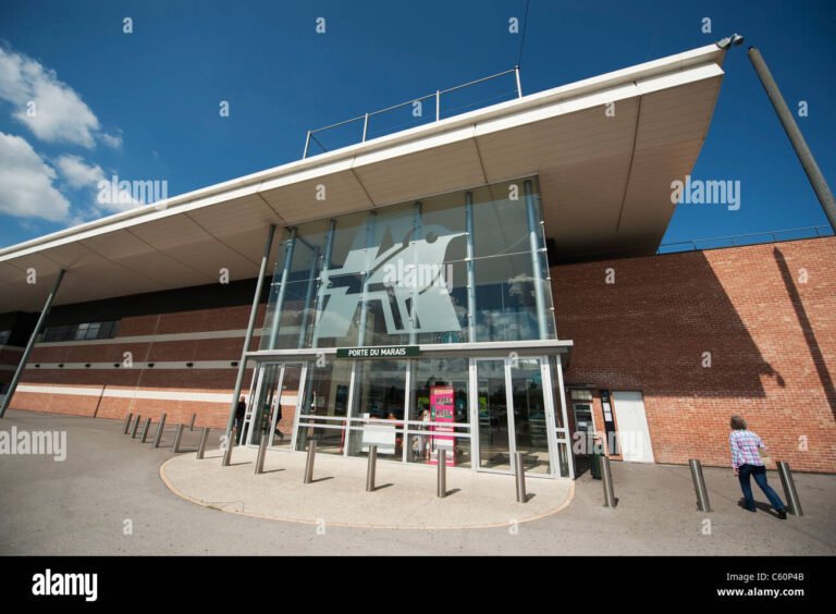 Quels services propose Auchan Hypermarché Lyon Porte des Alpes