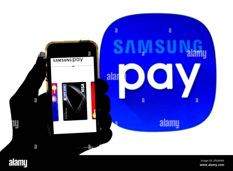 smartphone avec logo samsung pay et banque