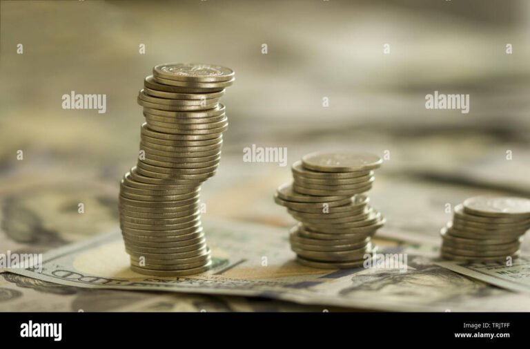 tas de pieces et billets croissance financiere