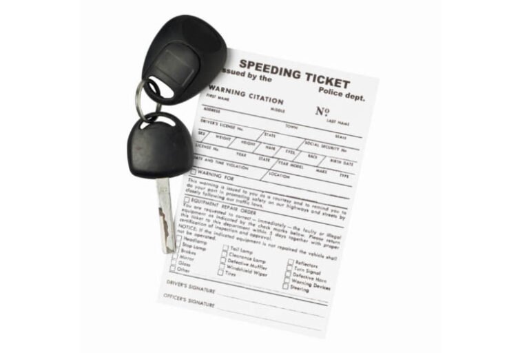 voiture de location avec billets et cles